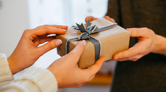5 redenen waarom je werknemers verrassen met een leuk geschenk een goed idee is