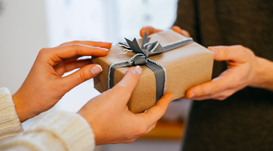 100% d'employés heureux avec des cadeaux uniques et personnalisés