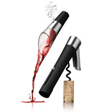 Avec le décanteur à vin, vous pouvez facilement servir le vin, sans faire de taches. 
Pour conserver le reste du vin, on utilise le bouchon vacuum.