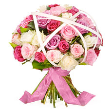 Deze ruiker met 50 rozen bestaat uit drie verschillende tinten Rosa's.