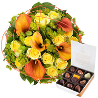 Troost, vier of bedank uw vriend, een dierbaar familielid of collega met deze fleurige bos bloemen en doos heerlijke Godiva Gold chocolade.