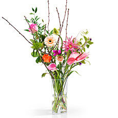 Zoek je iets leuks en verrassends om de huiskamer of kantoor mee op te fleuren? Dan is ons trendy bloemenarrangement net wat je zoekt!