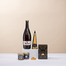 Op zoek naar het ideale geschenk voor de bierkenner? Een luxueuze geschenkbox met een grote fles Duvel, V.S.O.P Reypenaer kaas, Gouda kaaskoekjes van Buiteman en bierpaté van De Veurn Ambachtse zal hem of haar ongetwijfeld doen watertanden.