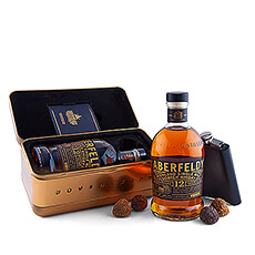 Ce lingot dor avec Aberfeldy Scotch Whisky incite à une véritable "ruée vers le whisky doré". Ce produit de luxe est accompagné d'une petite flasque de whisky et de délicieuses truffes au chocolat Godiva.