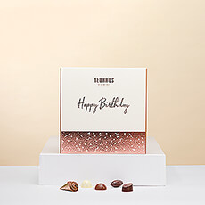 La meilleure façon de célébrer un anniversaire est de lui offrir une douce surprise. Ce coffret découverte d'anniversaire du maître chocolatier belge Neuhaus est le cadeau idéal pour tout amateur de chocolat.