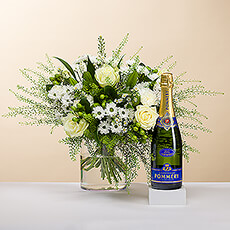 Profitez de moments festifs avec un bouquet blanc élégant et une bouteille de champagne Pommery.