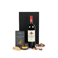 De Bordeaux-wijn van topkwaliteit in combinatie met fijne crackers, noten en zwarte olijventapenade is een droomgeschenk voor liefhebbers van wijn en gastronomie.