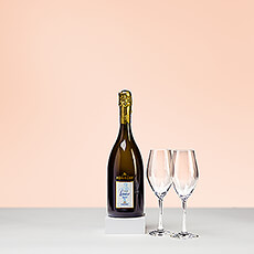 La bouteille de Pommery Cuvée Louise, un hommage à Louise Pommery même, est un grand champagne qui englobe le savoir-faire de la maison.