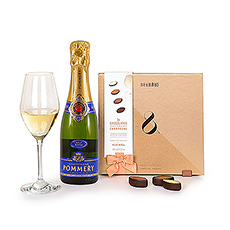 Célébrez les occasions spéciales avec style grâce au champagne Pommery et à une édition particulière de chocolats Neuhaus, spécialement conçus pour accompagner le champagne! C'est une idée de cadeau parfaite pour les fêtes, les fiançailles, les anniversaires, les mariages etc.
