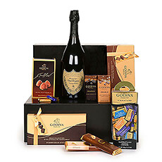 Verzend het geschenk waar iedereen van kan genieten: een overvloedige selectie van de beste Godiva-chocolaatjes in combinatie met Dom Pérignon-champagne van topkwaliteit. Dit VIP geschenk zal zeker indruk maken!