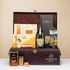Dit is een van onze meest bijzondere en exclusieve geschenken. Wanneer u een VIP-cadeau nodig hebt, is dit luxueuze Godiva-chocoladegeschenk met Dom Pérignon Vintage 2012 Champagne de perfecte keuze.