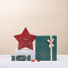 Wat is er beter dan een doos pralines als kerstcadeau? Een toren heerlijke Belgische chocolade van Neuhaus!
Speciaal voor de feestdagen is er deze geschenkset met drie feestelijke dozen Neuhaus pralines en chocolaatjes. Stijlvol samen verpakt met een gouden strik.