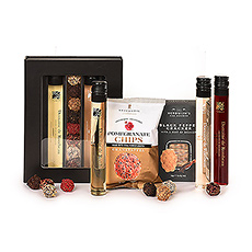 Een uniek wijncadeau voor het eindejaar? Dat geef je met deze Domaine de Rombeau wijntubes in een gift bag met bijpassende hapjes
Schenk het plezier van wijn ontdekken dankzij de geschenkdoos met vijf mooie tubes, drie gevuld met verschillende soorten Franse wijn en twee met smaakvolle truffels. Ontdek een Syrah blend, een Rose blend en een Chardonnay uit Roussillon in Frankrijk. Het ideale eindejaarsgeschenk voor wijnliefhebbers.