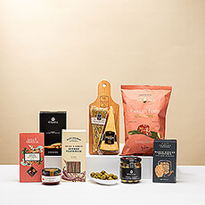 Une sélection de fromage fin, de gaufrettes et de craquelins croustillants, de chips et de cacahuètes salées, un délicieux pesto accompagné de picos savoureux, le tout emballé dans une élégante boîte-cadeau, voilà le cadeau gourmet ultime pour les vrais gourmands.