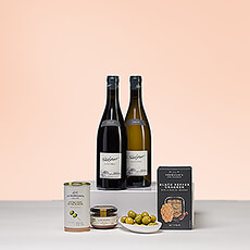 Cette collection de cadeaux Hospitalité est l'une des plus appréciées dans le cadre de cadeaux d'affaires, de cadeaux de fin d'année, de cadeaux de remerciement et d'anniversaires. C'est un cadeau gourmand qui incite à la conversation autour d'un verre de vin français et de petites bouchées salées de première qualité.