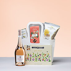 De zomer nodigt uit tot picknicken met vrienden en familie op warme, zonnige dagen. Een mooie Franse rosé wijn, Destrooper koekjes en gastronomische lekkernijen zijn met de hand verpakt in een herbruikbare Koziol tas om de leuke momenten mee te nemen voor onderweg. Het is een geweldig cadeau voor zomerbruiloften, verjaardagen, jubilea en nog veel meer.