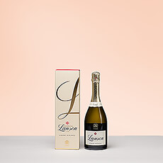 Geniet van de verfijnde elegantie van Lanson Le Blanc de Blancs, een exclusieve 100% Chardonnay Champagne uit het hart van Reims, Frankrijk. De fijne, verfrissende champagne heeft subtiele toetsen van frangipane, gebak, gekonfijte citrusvruchten, poire Williams, evenals anijs en lindebloesem. Helder goudgeel met lichtgroene toetsen is dit een prachtige expressie van Le Blanc de Blancs champagne.