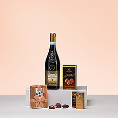 De rijke combinatie van een robijnrode Italiaanse wijn met Belgische chocolade mag je niet missen. Ontdek de geneugten van Neuhaus Timeless Masterpieces met verse melk-, donkere en witte chocolade en Godiva truffels en parels.