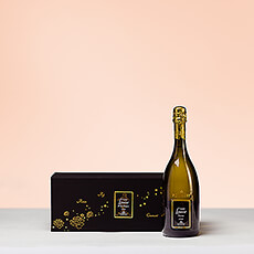 Ontdek de prachtige Pommery Cuvée Louise Millésimé 2006 Nature champagne. Deze voortreffelijke cuvée wordt gepresenteerd in een prachtige geschenkdoos en is gemaakt van alleen de beste druiven van de oogst.
