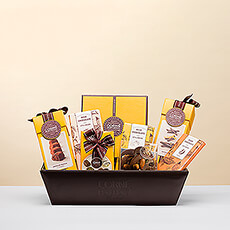 Ontdek het ultieme geschenk voor chocoladeliefhebbers. Een prachtige bruine mand gevuld met Belgische chocolade lekkernijen van Corné Port-Royal.
