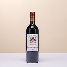 Prestigieuze pomerol die het glas diep en donker kleurt. Fraaie merlot. Neus vol herfstgeuren zoals droge bladeren, champignons en iets dierlijks, goed in evenwicht gehouden door klein zwart fruit.