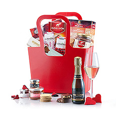 Verras een speciaal iemand met onze Sparkling Cava Brunch geschenkmand.