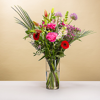 Surprenez votre maman avec ce magnifique bouquet de fête des mères en rose et autres jolies nuances. Nos fleuristes sélectionnent à la main chaque fleur fraîche de ce magnifique bouquet. Une riche variété de textures donne à ce bouquet de la fête des mères une touche fraîche et contemporaine.