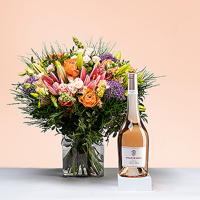 Un magnifique bouquet noué à la main et un délicieux vin rosé français forment une combinaison parfaite. Ce cadeau de fleurs et de vin est un cadeau d'anniversaire idéal. C'est aussi un beau cadeau de remerciement, de Saint-Valentin ou de bienvenue.