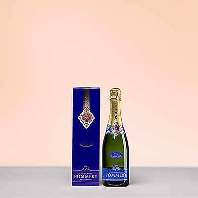 Le Royal Brut est un champagne idéal pour toutes les occasions et est élégamment présenté dans un coffret cadeau Pommery.