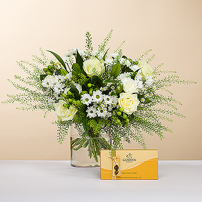 Aussi beau qu'un diamant, nous vous présentons cet élégant bouquet tout blanc. 
Accompagné d'une boîte de délicieux chocolats Godiva Gold pour une expérience cadeau complète.