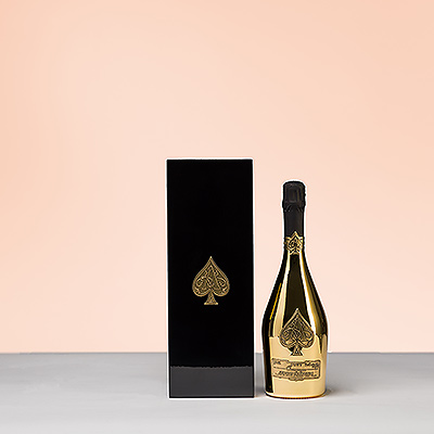 Nous vous présentons un champagne ultra-luxueux d'Armand De Brignac. La prestigieuse cuvée « Ace of Spades » Brut Gold a été désignée n°1 des champagnes au monde lors d'un test de dégustation à l'aveugle portant sur 1000 marques en 2016.