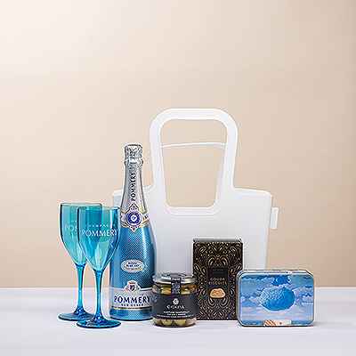 Envoyez une délicieuse collection de snacks dans un sac fourre-tout Koziol réutilisable avec une pétillante bouteille de 75 cl de champagne Pommery Royal Blue Sky.