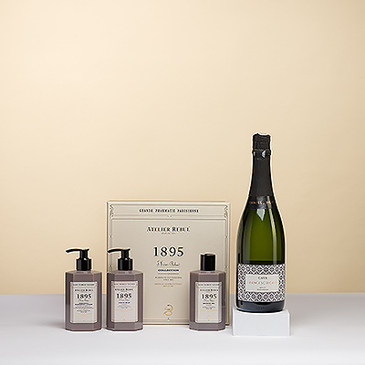 Un coffret cadeau de luxe de la marque française Atelier Rebul. Un coffret élégant contenant un savon pour les mains, un gel douche et une lotion est associé au délicieux cava Francesc Ricart Brut pour une expérience inoubliable.