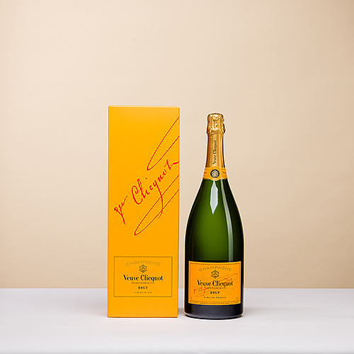 Veuve Clicquot Yellow Label Magnum Bottle in Gift Box 150 cl
