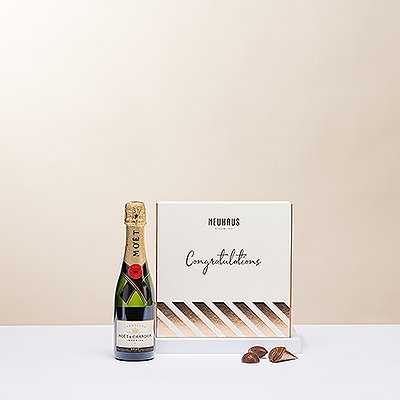 La combinaison classique de champagne et de chocolats belges est le moyen idéal d'envoyer vos félicitations à l'occasion d'une réussite particulière dans la vie. Tout le monde appréciera le champagne Moët Imperial accompagné du délicieux chocolat belge Neuhaus dans un coffret spécial "Félicitations".