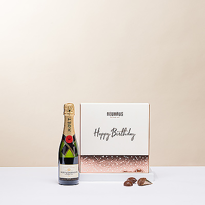 La combinaison classique du champagne et du chocolat belge est le geste parfait d'envoyer des vœux d'anniversaire chaleureux. Tout le monde appréciera le champagne Moët Imperial accompagné de délicieux chocolats belges Neuhaus dans un coffret cadeau spécial "Joyeux anniversaire".