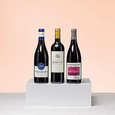 Le vin français est l'incarnation du luxe et du plaisir. Ce trio de vins français est un cadeau élégant pour les occasions professionnelles, les anniversaires, les remerciements et les félicitations.