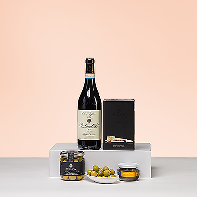 Savourez la combinaison parfaite d'un vin rouge Barbera d'Alba Vigna Veja avec des amuse-gueules européens. Ce cadeau est un choix facile lorsque vous avez besoin de faire un cadeau qui plaira à votre famille, à vos amis ou à vos collègues.
