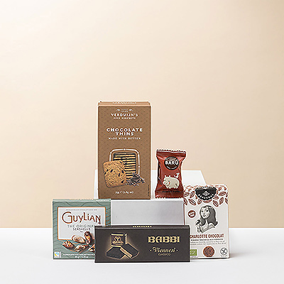 Tout le monde aime nos boîtes cadeaux Chocoholic super populaires ! Surprenez vos amis, votre famille, vos employés et vos collègues avec ce délicieux assortiment de chocolats belges, de biscuits gourmands et de guimauve moelleuse.