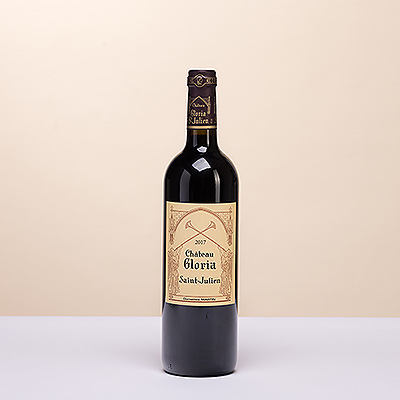Le Saint-Julien Rouge a tout pour plaire. Ce vin rouge très accessible est rond et fruité avec des arômes d'épices. Assemblage de Cabernet Sauvignon (65%), Merlot (25%), Cabernet Franc (5%), et Petit Verdot (5%), le Saint-Julien a un caractère aimable et un goût généreux.