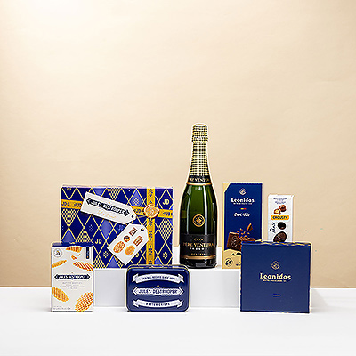 Célébrez les fêtes de fin d'année avec ce cadeau composé de Cava pétillant et de friandises dans le coffret Jules Destrooper Jules' Finest.