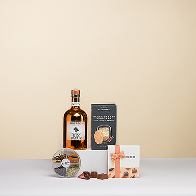 Un cadeau original et sophistiqué pour les gourmands. Le Bottega Bacur Gin est accompagné de six chocolats belges emblématiques de Neuhaus et de crackers au poivre noir et au sel de mer de Verduijn pour un plaisir spécial pour deux.