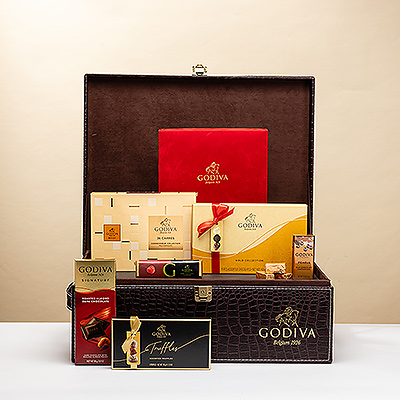 Parfait pour les grandes occasions : un magnifique paquet cadeau avec le logo Godiva et une délicieuse collection de luxueux chocolats Godiva. Cet impressionnant cadeau VIP est le meilleur moyen de célébrer un anniversaire, un mariage ou une réussite professionnelle.