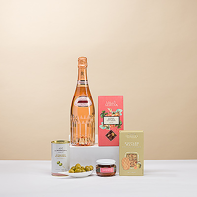 Le champagne Vranken Diamant Rosé Brut est présenté avec une collection exceptionnelle d'amuse-gueules européens.