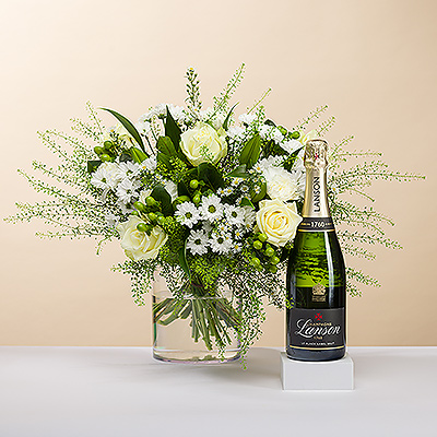 Aussi brillant qu'un diamant étincelant, nous vous présentons cet élégant bouquet blanc. Le bouquet est accompagné d'une élégante bouteille de champagne Lanson.