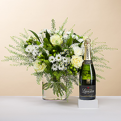 Aussi beau qu'un diamant, nous vous présentons cet élégant bouquet tout blanc. 
Le bouquet est accompagné d'une élégante bouteille de champagne Lanson pour une expérience cadeau unique.