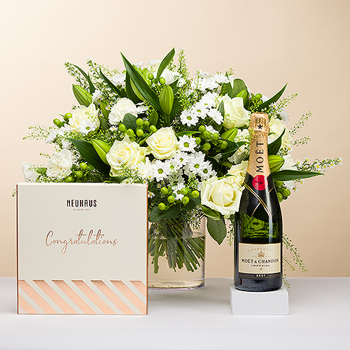 Simply White Deluxe & Champagne Moët & Chandon and Neuhaus Chocolates