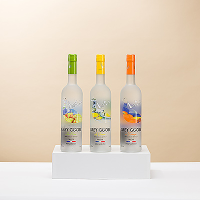 Découvrez la joie de vivre de la vodka française la plus pure grâce à ce coffret de dégustation exceptionnel de la vodka Grey Goose. Chaque bouteille de Grey Goose est soigneusement élaborée à partir du meilleur blé tendre d'hiver français et de l'eau de source de Gensac, pour une qualité inégalée.