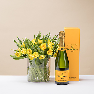 Offrez à quelqu'un de spécial des tulipes jaunes fraîches et du champagne Veuve Clicquot.