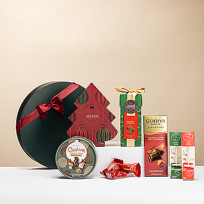 Faites plaisir à votre amateur de chocolat préféré avec cette édition spéciale de Noël de notre best-seller Chocoholic Deluxe! La généreuse collection de chocolats de Noël de grandes marques telles que Neuhaus, Godiva et Corné Port-Royal est plus que suffisante pour être partagée avec toute la famille ou le bureau.
